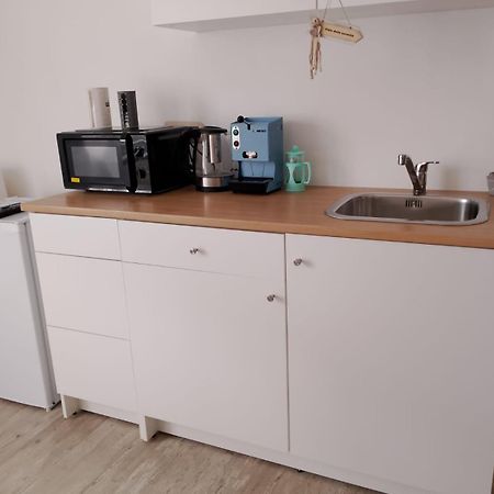 B&B Airport Serenity Suites Naples Luaran gambar