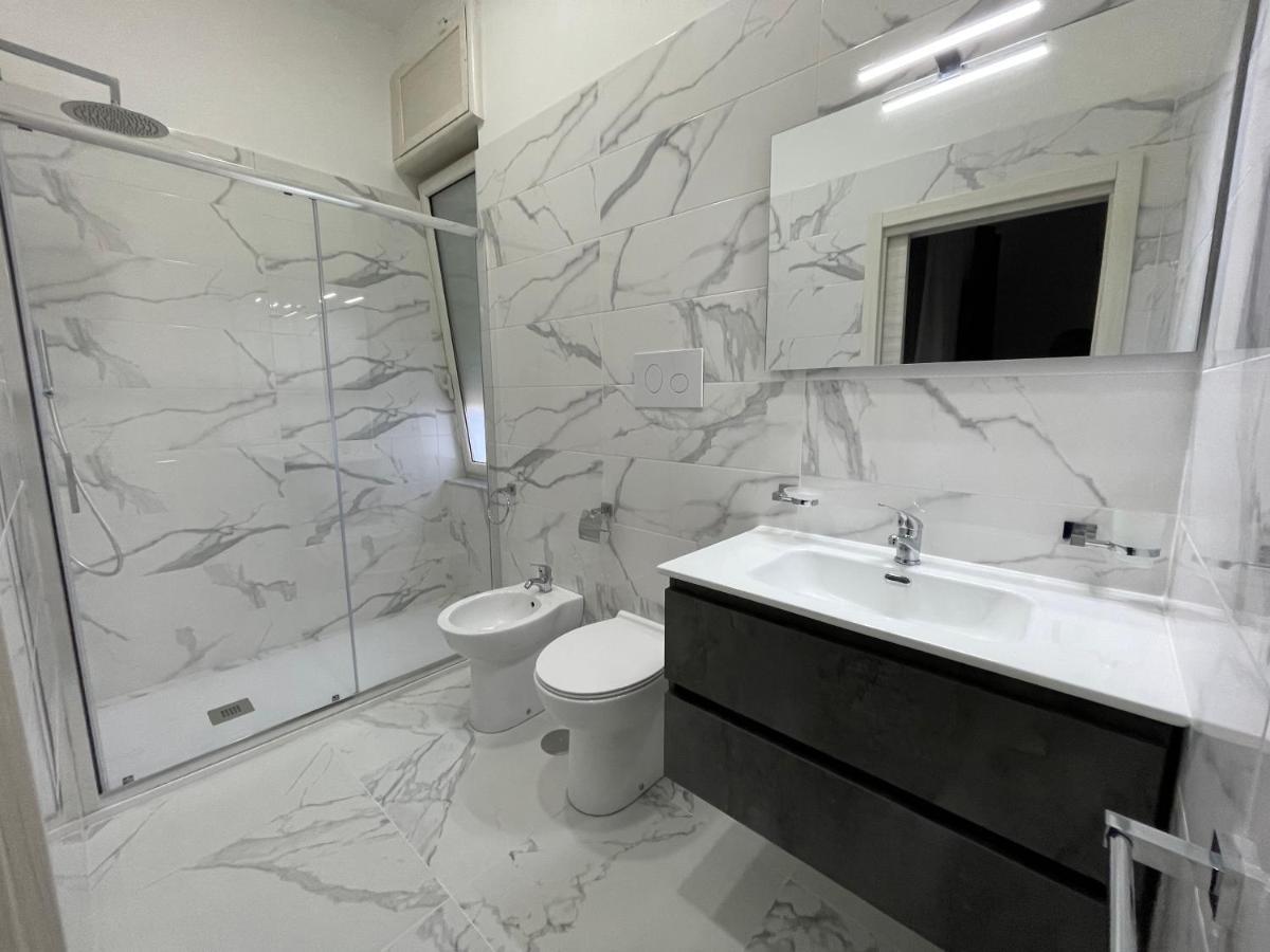 B&B Airport Serenity Suites Naples Luaran gambar