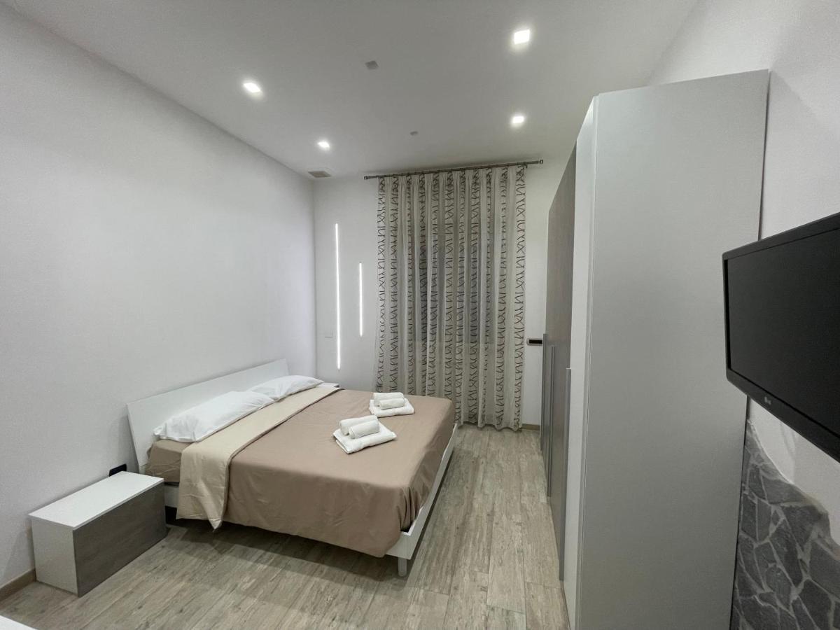 B&B Airport Serenity Suites Naples Luaran gambar