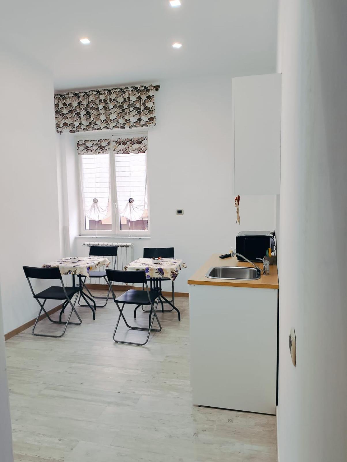 B&B Airport Serenity Suites Naples Luaran gambar